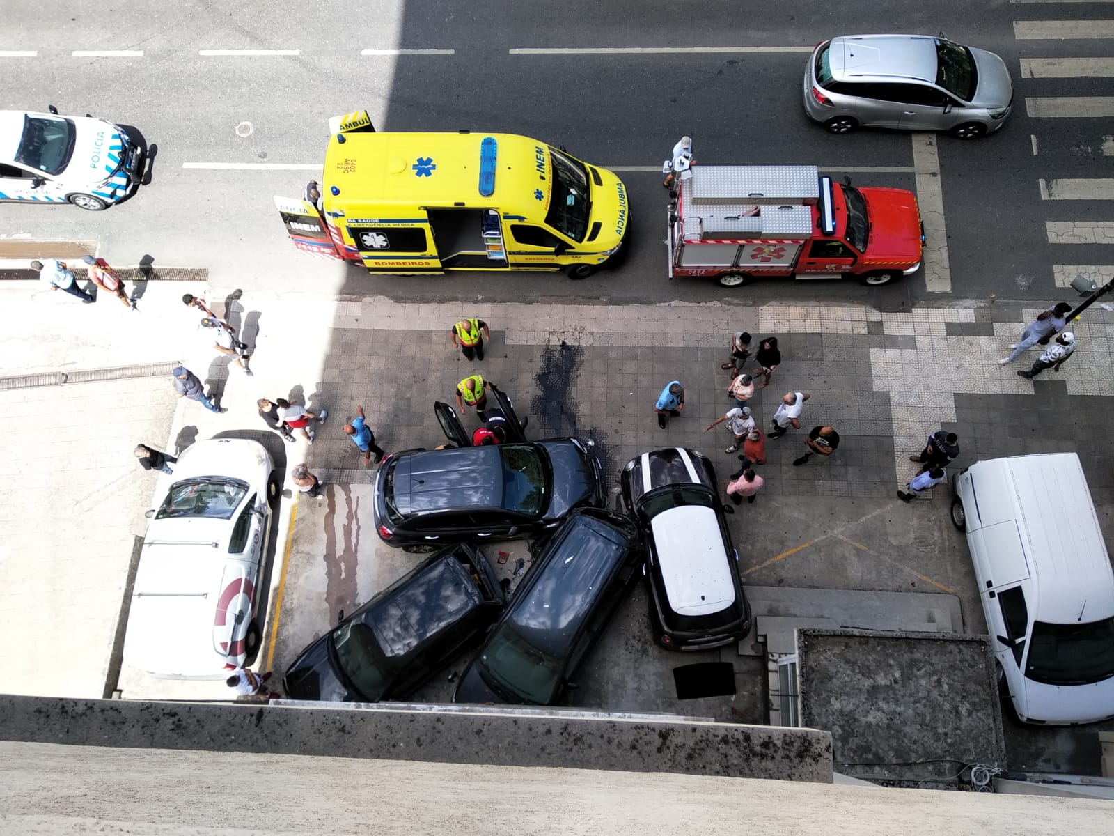 Mulher despista-se contra três carros em Bragança e fica ferida com gravidade