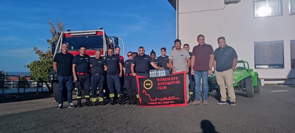 Nordeste Automóvel Clube ajuda bombeiros de Bragança com garrafas de água