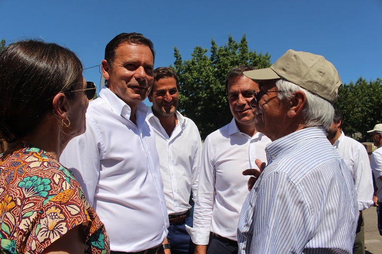 Líder do PSD diz que é preciso olhar para a agricultura com outros olhos na sua visita a Bragança