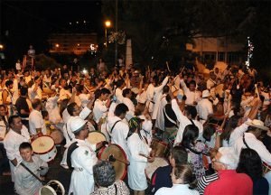 Milhares de pessoas saem à rua esta noite em Mirandela para tocar bombo