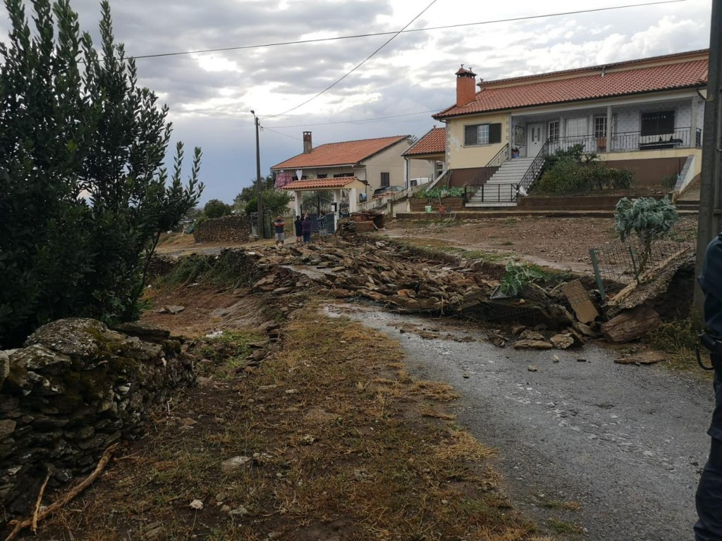 Mau tempo em Macedo de Cavaleiros arrasou caminhos agrícolas e inundou casas