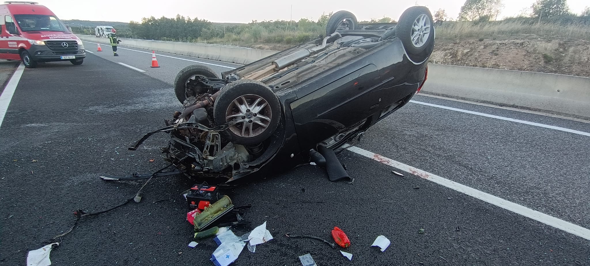 Jovem ferida com gravidade em capotamento na A4