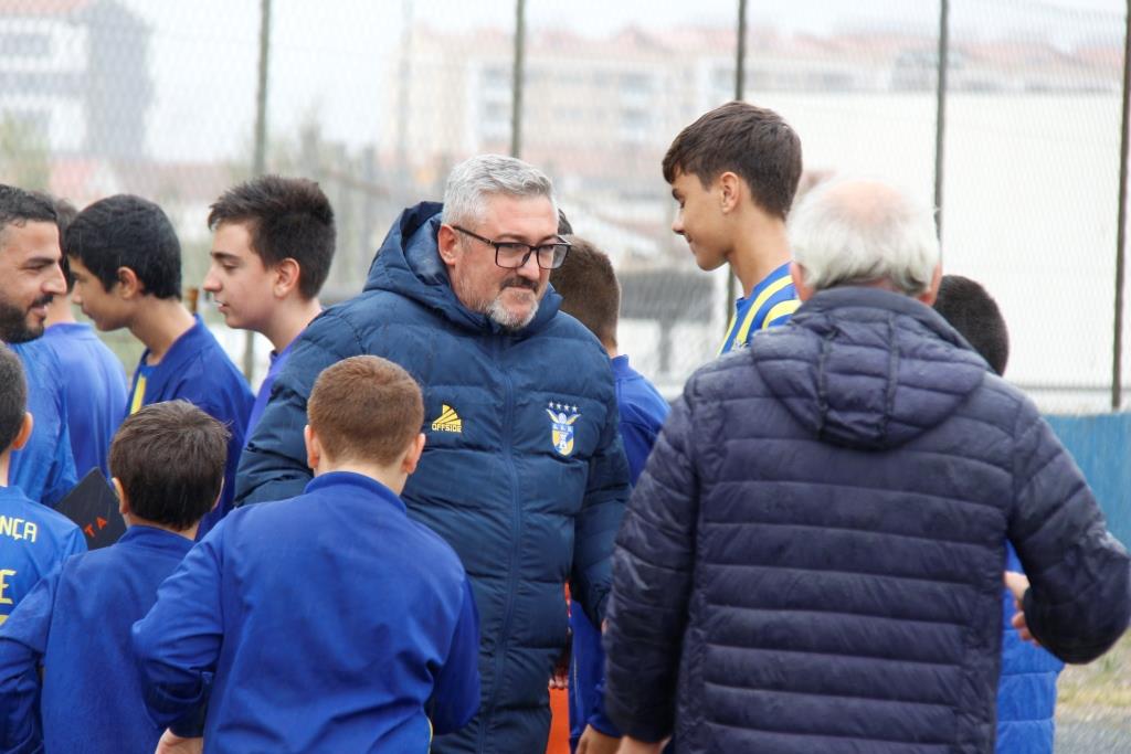 Futebol: Nuno Gonçalves confiante mas cauteloso na abordagem ao jogo com o Vila Flor SC