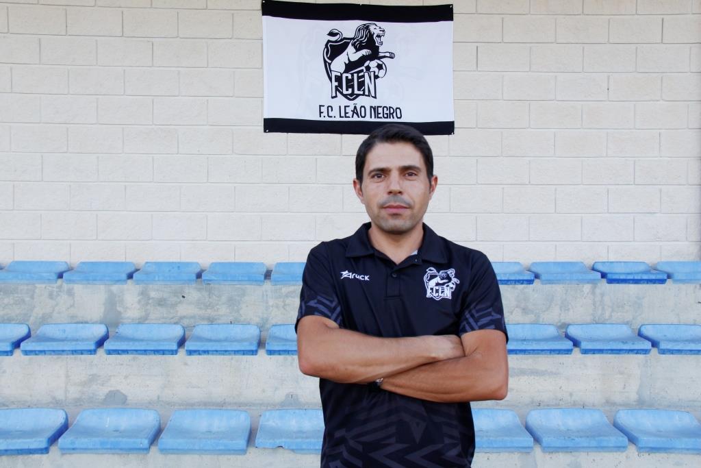Nuno Meneses (FC Leão Negro): “O objectivo é sermos competitivos e dar espaço a estes miúdos para crescerem”