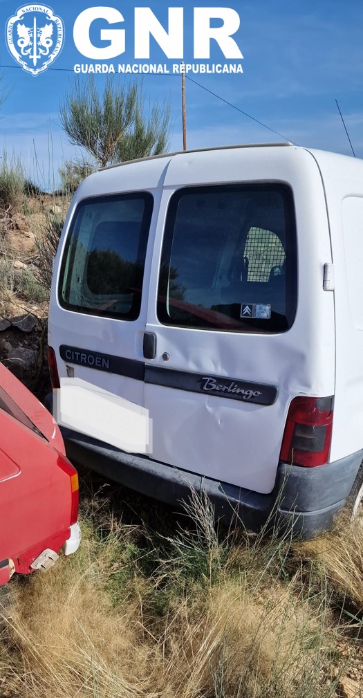 Carrinha apreendida no concelho de Vila Flor por ter matrícula falsa