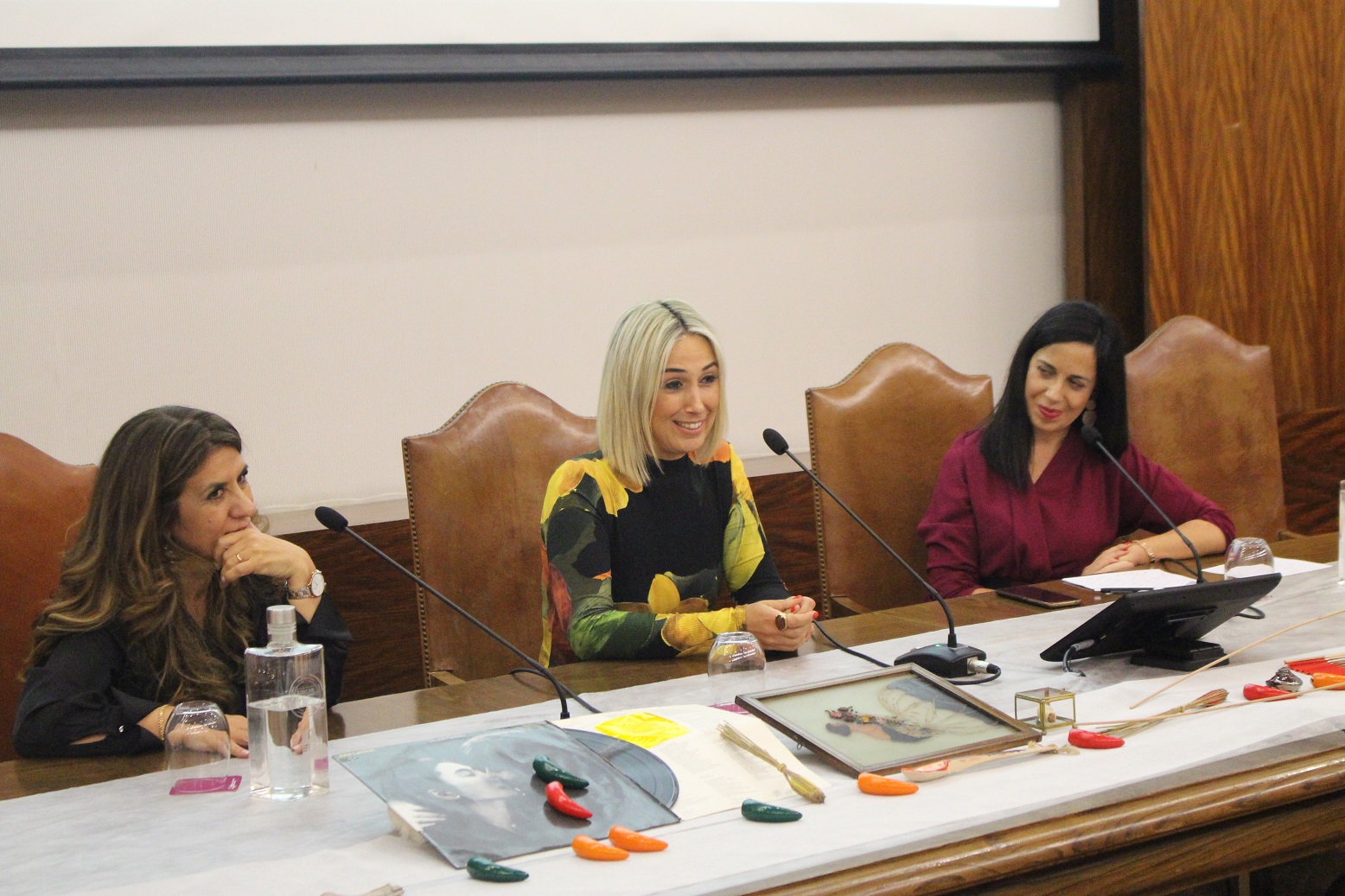 12 mulheres incomuns dadas a conhecer em livro