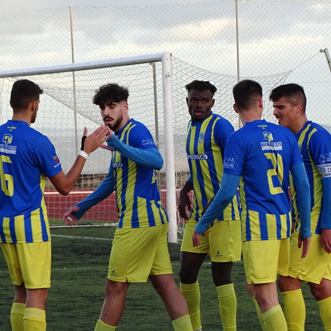 Grupo Desportivo de Bragança goleia Carção e reforça liderança