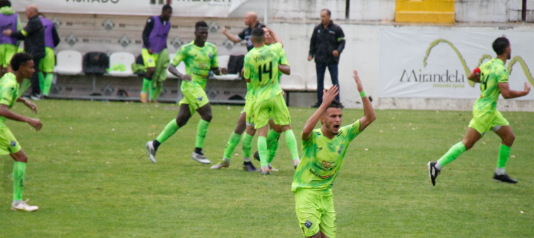 Futebol: Sport Clube Mirandela quer triunfar no dérbi transmontano com o Vilar de Perdizes