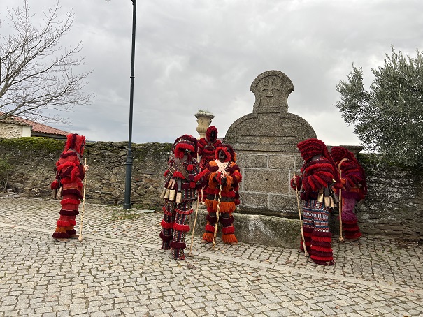 Aldeia de Arcas reaviva tradição dos mascarados com festival Galhofa