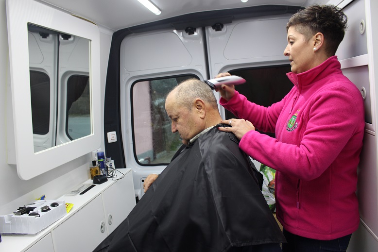 Carrinha ambulante leva serviços de beleza aos idosos das aldeias de Vila Flor