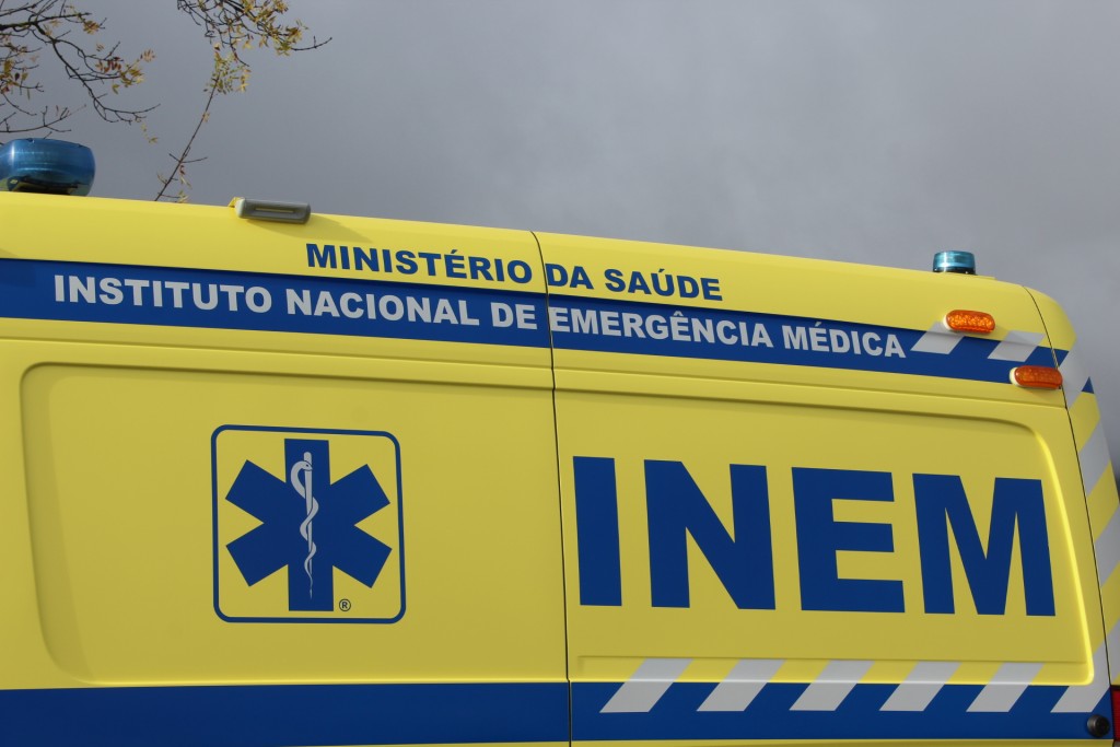 Homem ferido com gravidade após ter sido atropelado por carrinha no concelho de Macedo de Cavaleiros