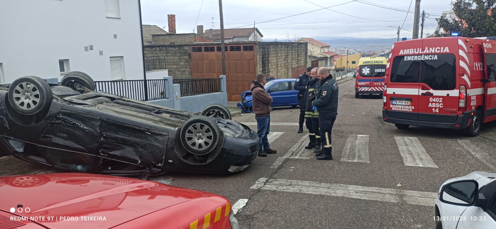 Dois feridos sem gravidade em colisão rodoviária em Bragança