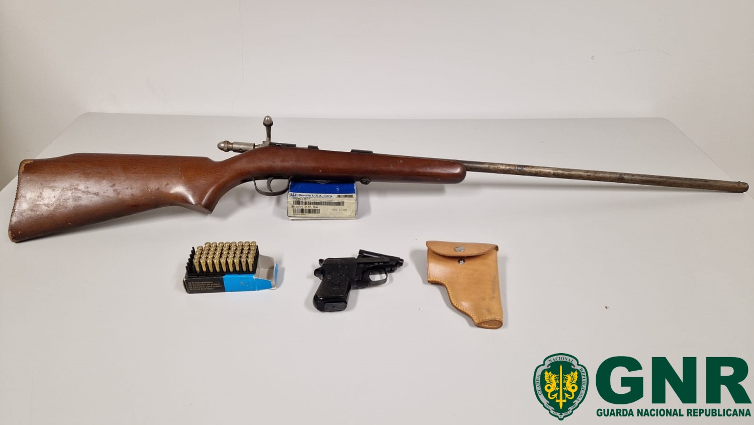 Apreensão de armas e munições por violência doméstica a idoso de Vinhais