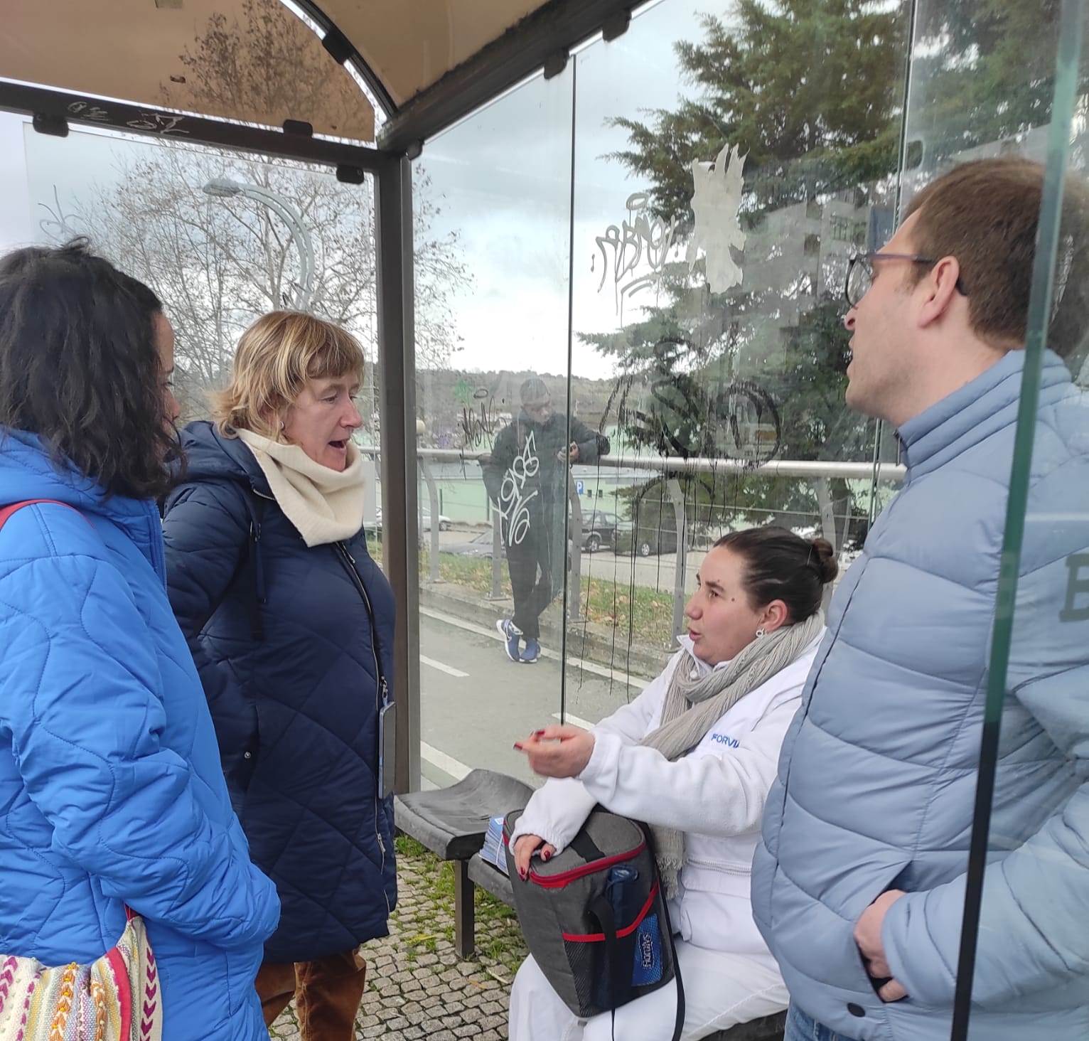 Deputada do PCP no Parlamento Europeu ouviu comerciantes e trabalhadores da região