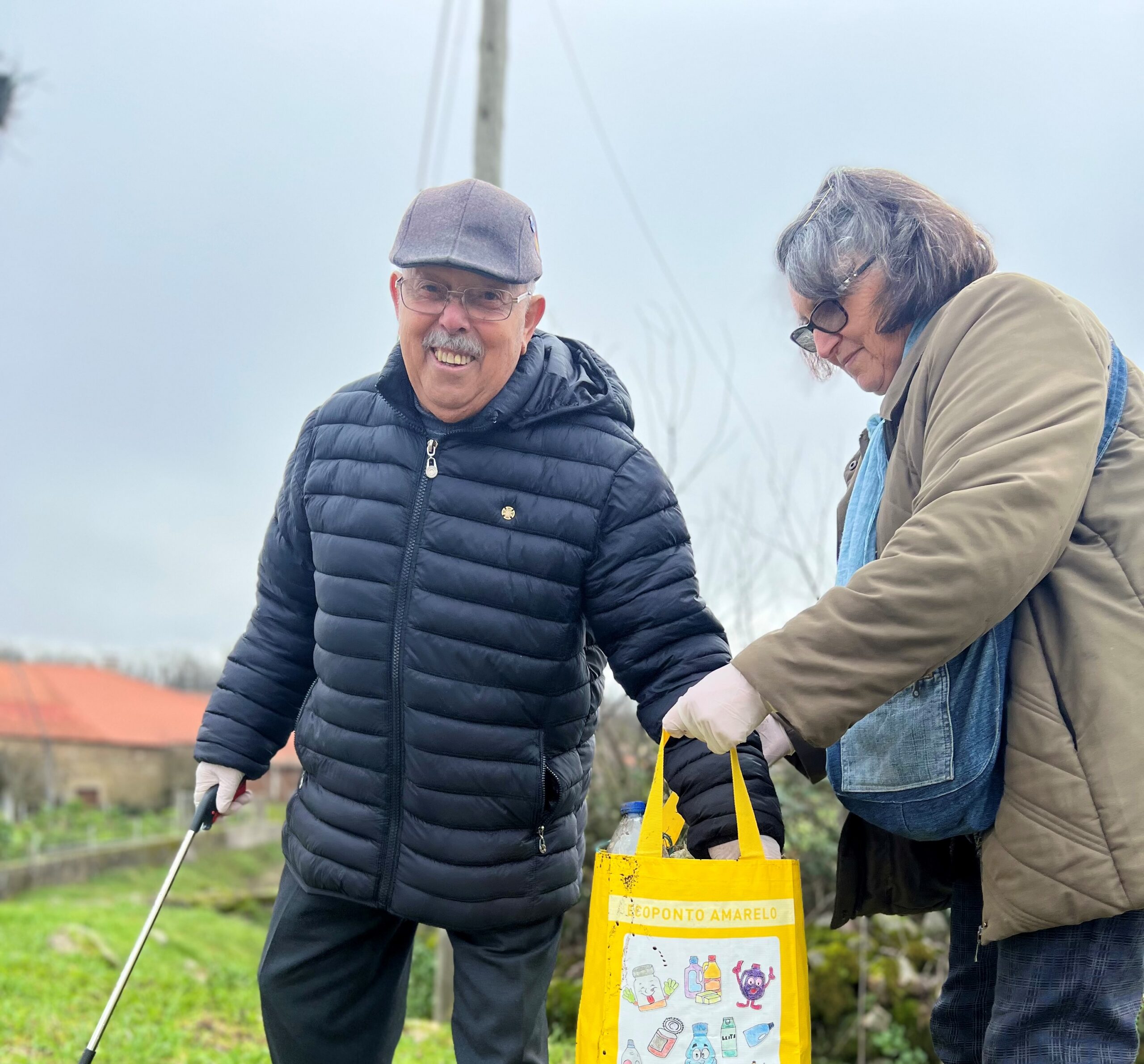 Idosos de Miranda do Douro combatem a solidão limpando o lixo das aldeias