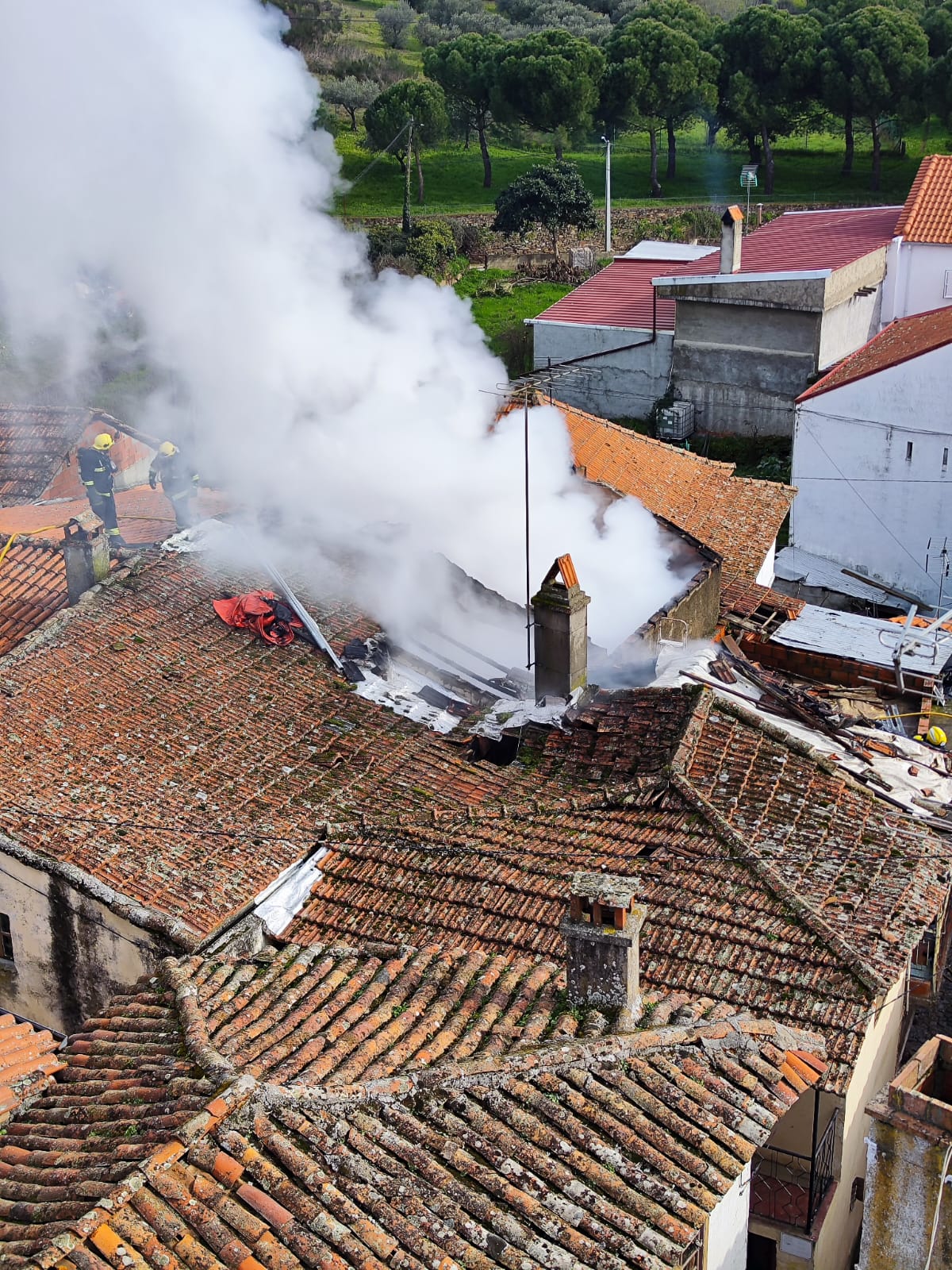 Incêndio destrói habitação em Vale Salgueiro e deixa família desalojada