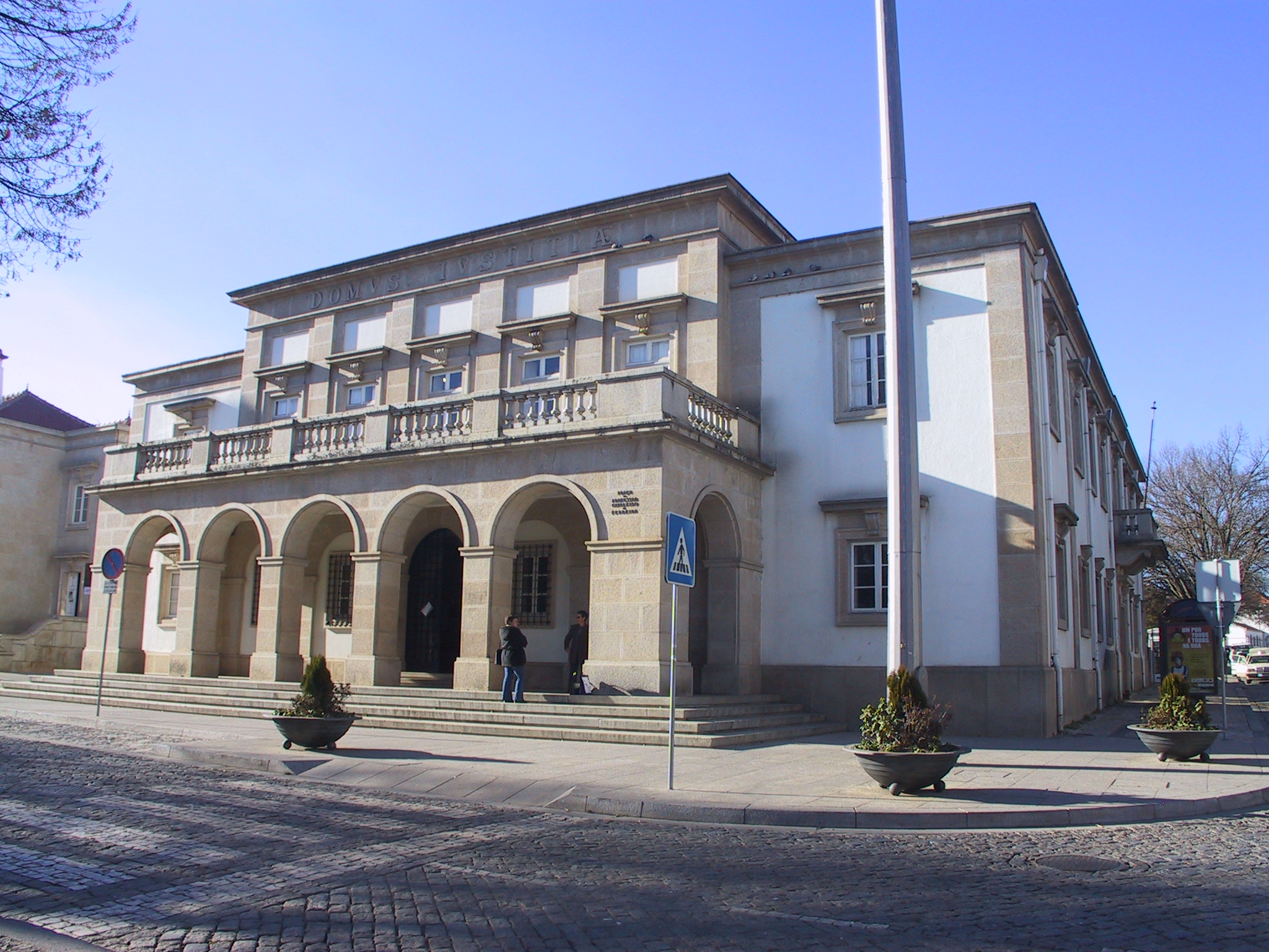 Três acusados de pertencer a rede de tráfico de droga que operava a partir de Mirandela começam a ser julgados