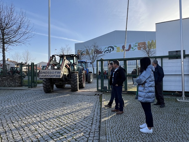 Dezenas de agricultores protestam em Mogadouro contra corte e atraso dos subsídios