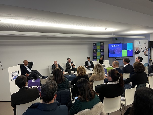 Falta de mão-de-obra pode ser combatida com contratação de pessoas de fora e salário justo segundo jornalista Camilo Lourenço