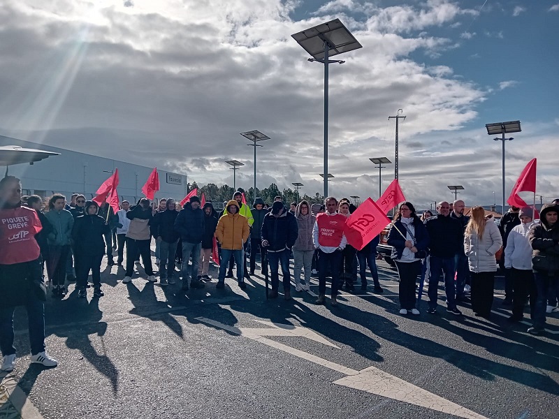Trabalhadores da Faurecia estão mais uma vez em greve