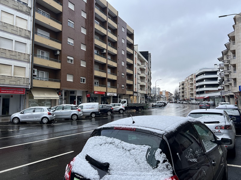A4 condicionada devido à queda de neve