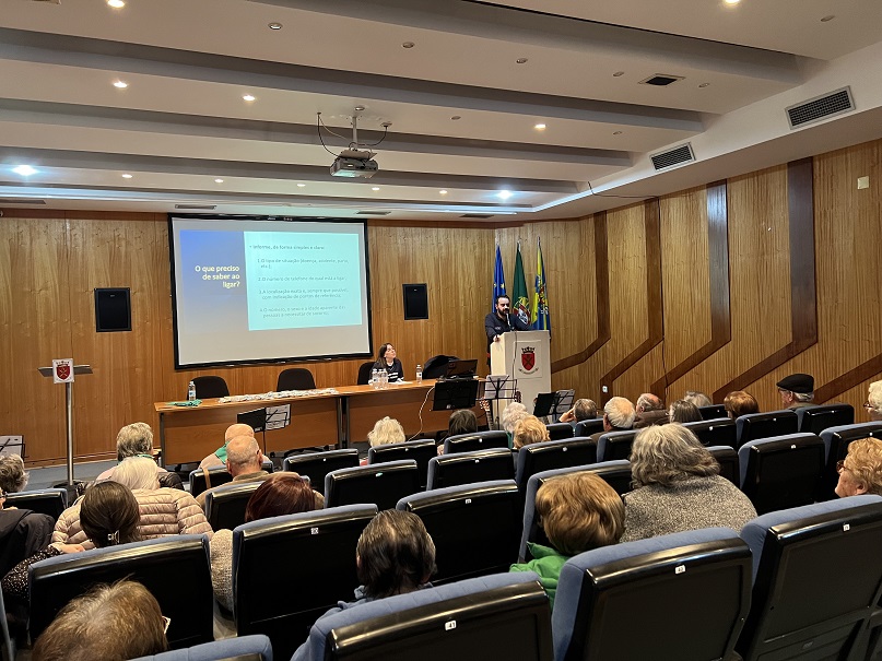 PSP de Bragança acolheu idosos para os ajudar a compreender como pedir socorro