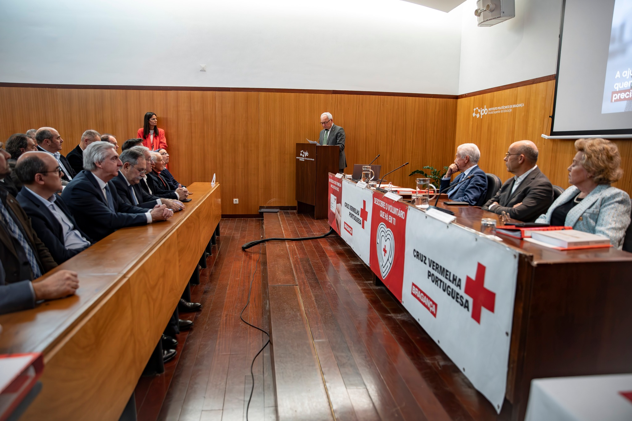 Número de pedidos de ajuda à Cruz Vermelha cresceu 80% no ano passado