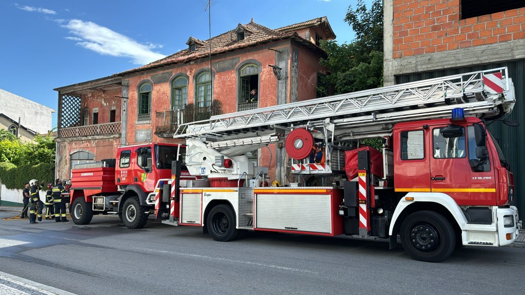 Casa devoluta arde pela terceira vez em Macedo de Cavaleiros