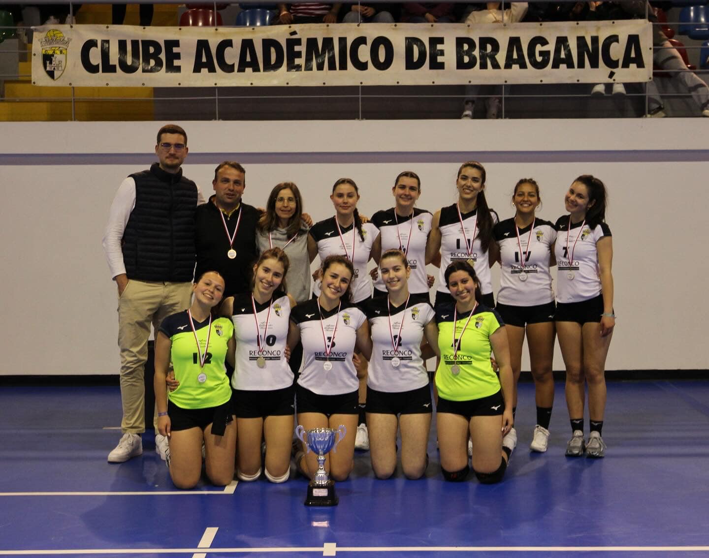 Voleibol Feminino: Clube Académico de Bragança conquista Taça Transmontana