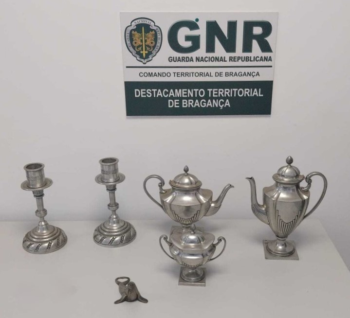 Homem constituído arguido por assaltar casa em Macedo de Cavaleiros