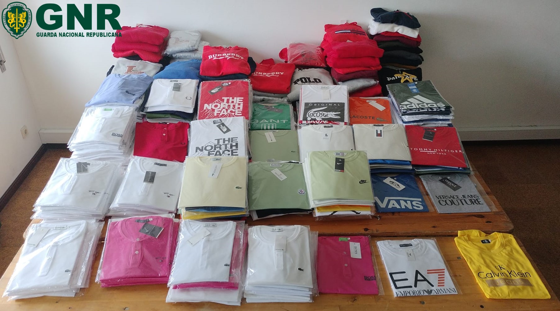 GNR apreende mais de 400 artigos contrafeitos em Carrazeda de Ansiães