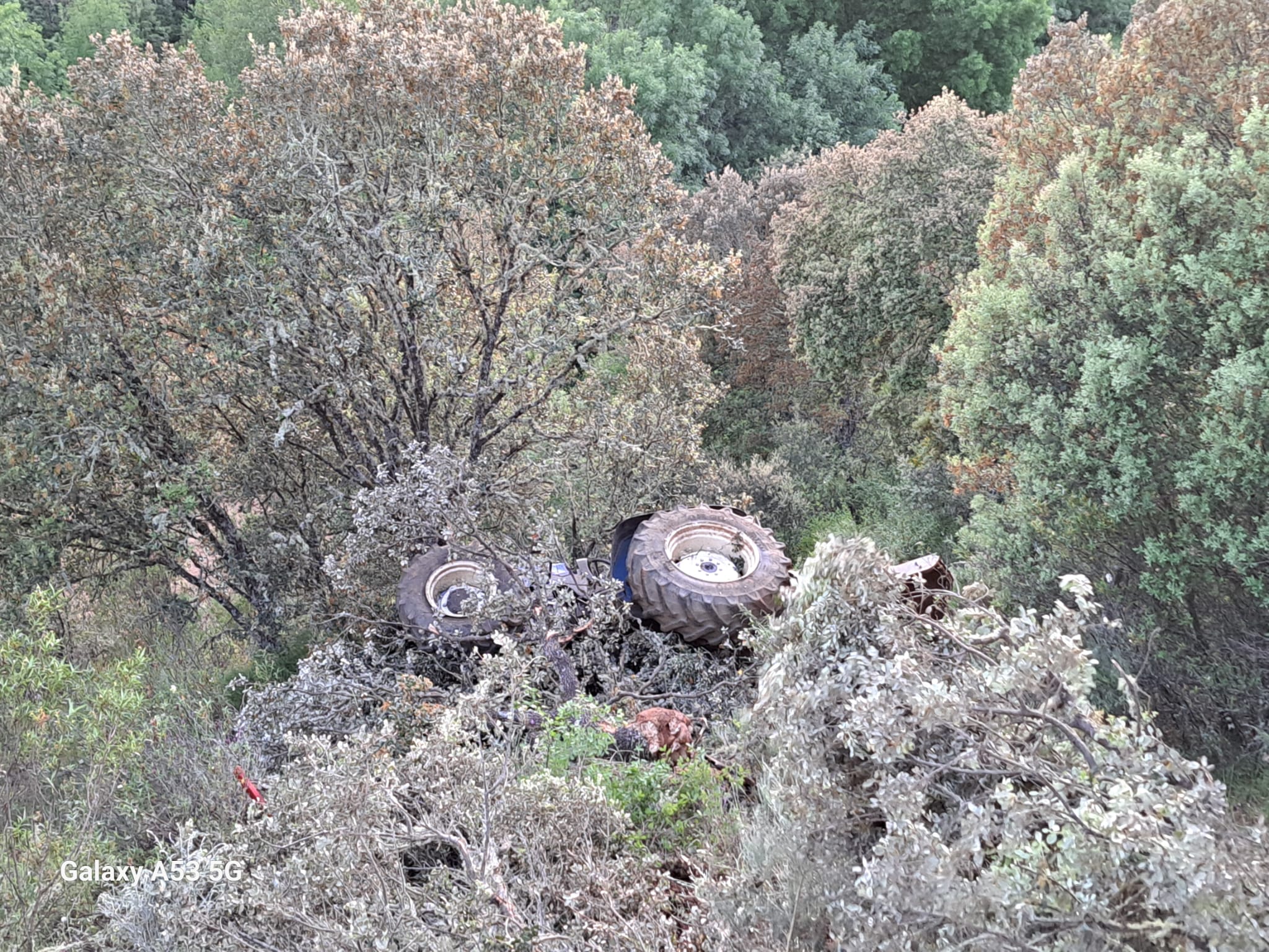 Homem gravemente ferido depois de cair de uma ravina com o tractor em Alfaião