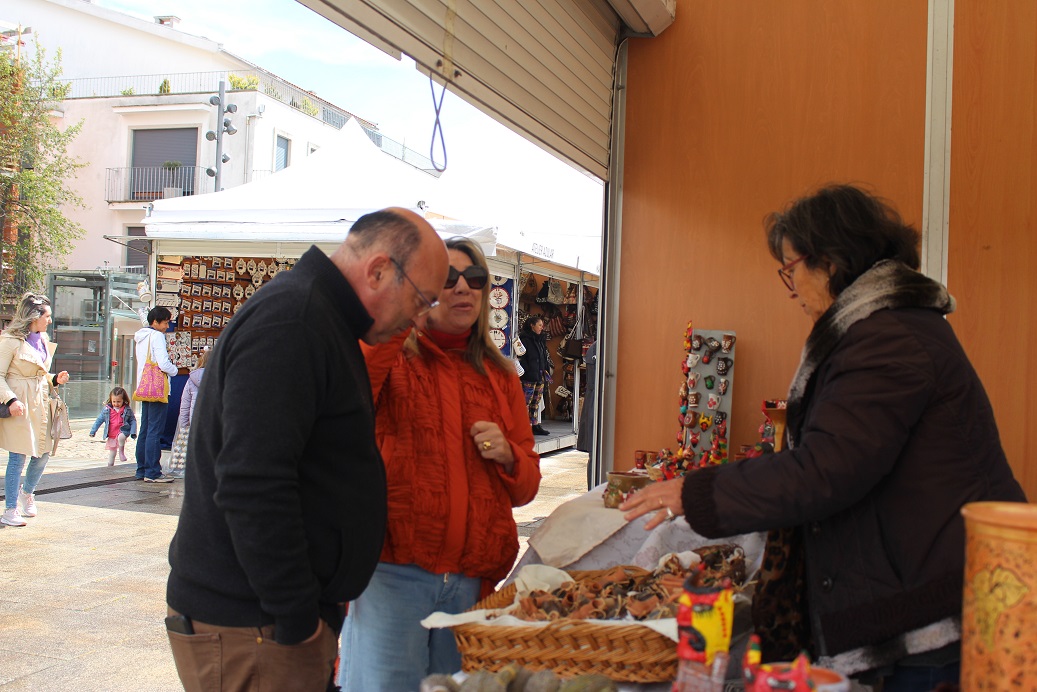 Feira do Artesanato abriu portas ontem