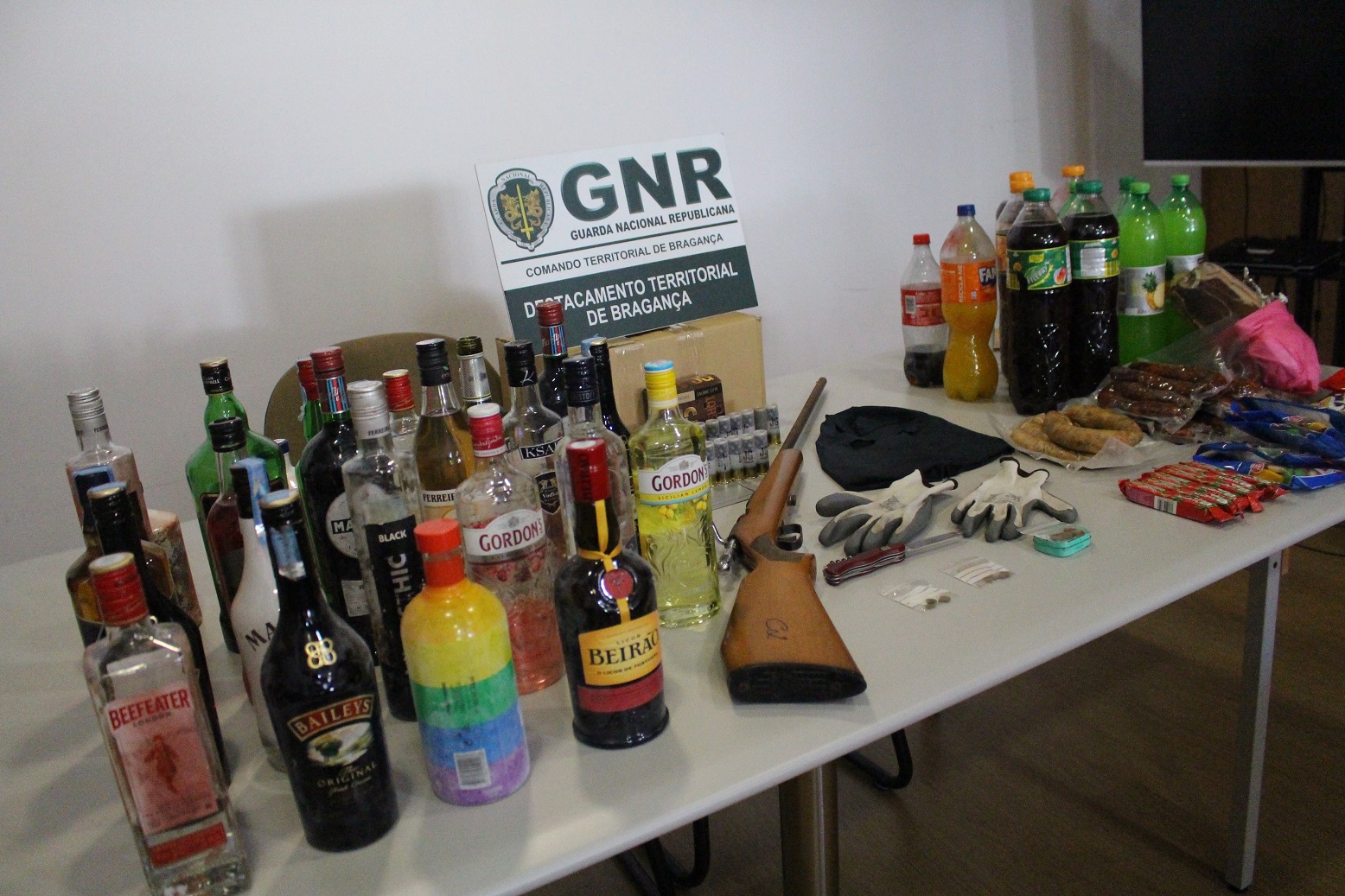 Apresentações semanais para três detidos por furtos no concelho de Bragança