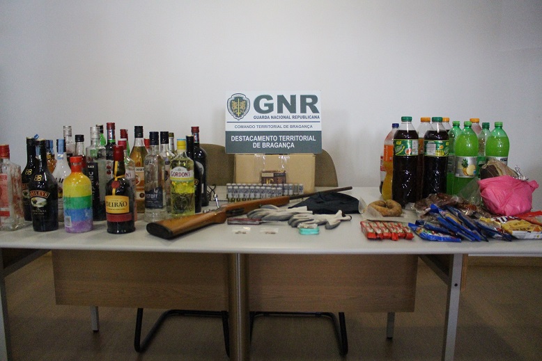 Quatro detidos por furtarem casas, associações e estabelecimentos em aldeias de Bragança