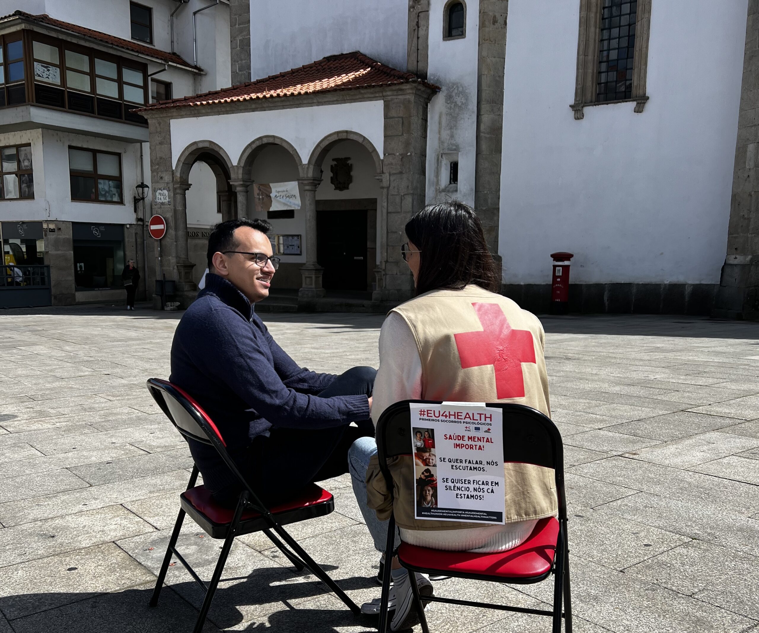 Cruz Vermelha de Bragança foi para a rua dar a conhecer o apoio psicológico que presta