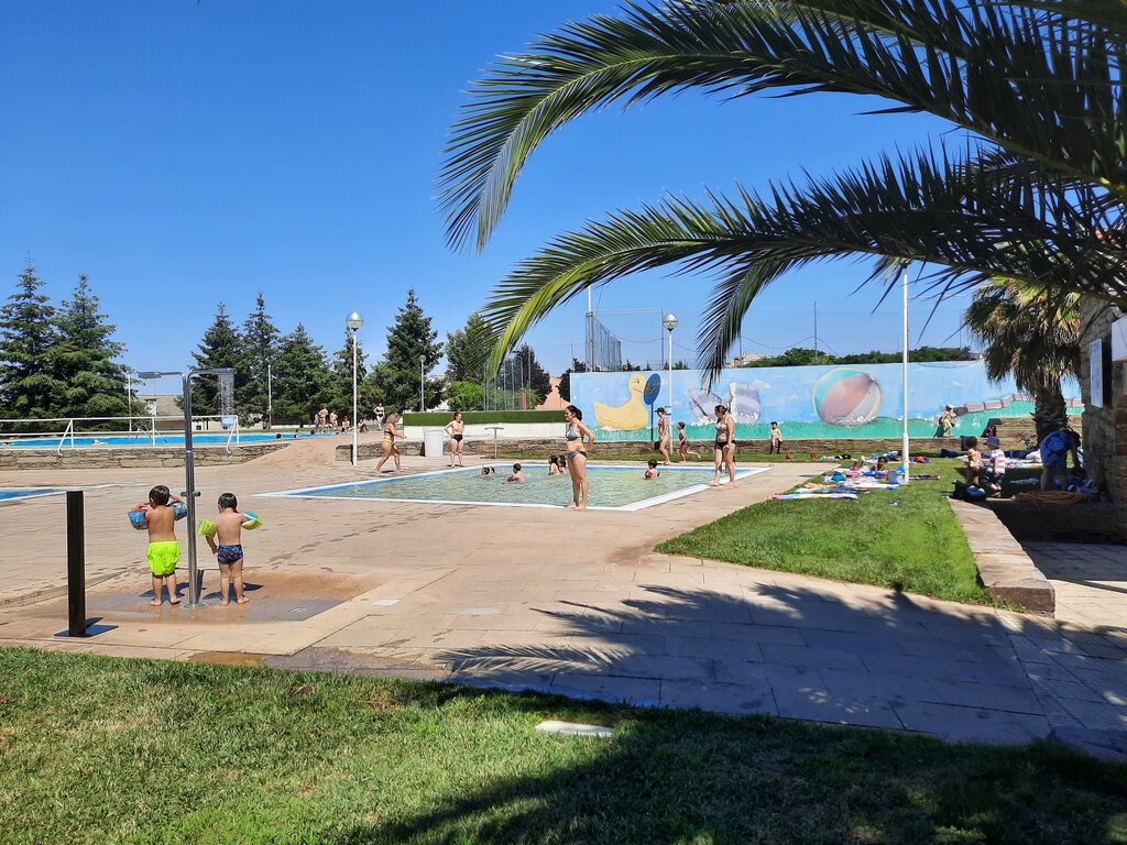 Biblioteca Municipal de Alfândega da Fé desmobilizada para as piscinas municipais para incentivar leitura