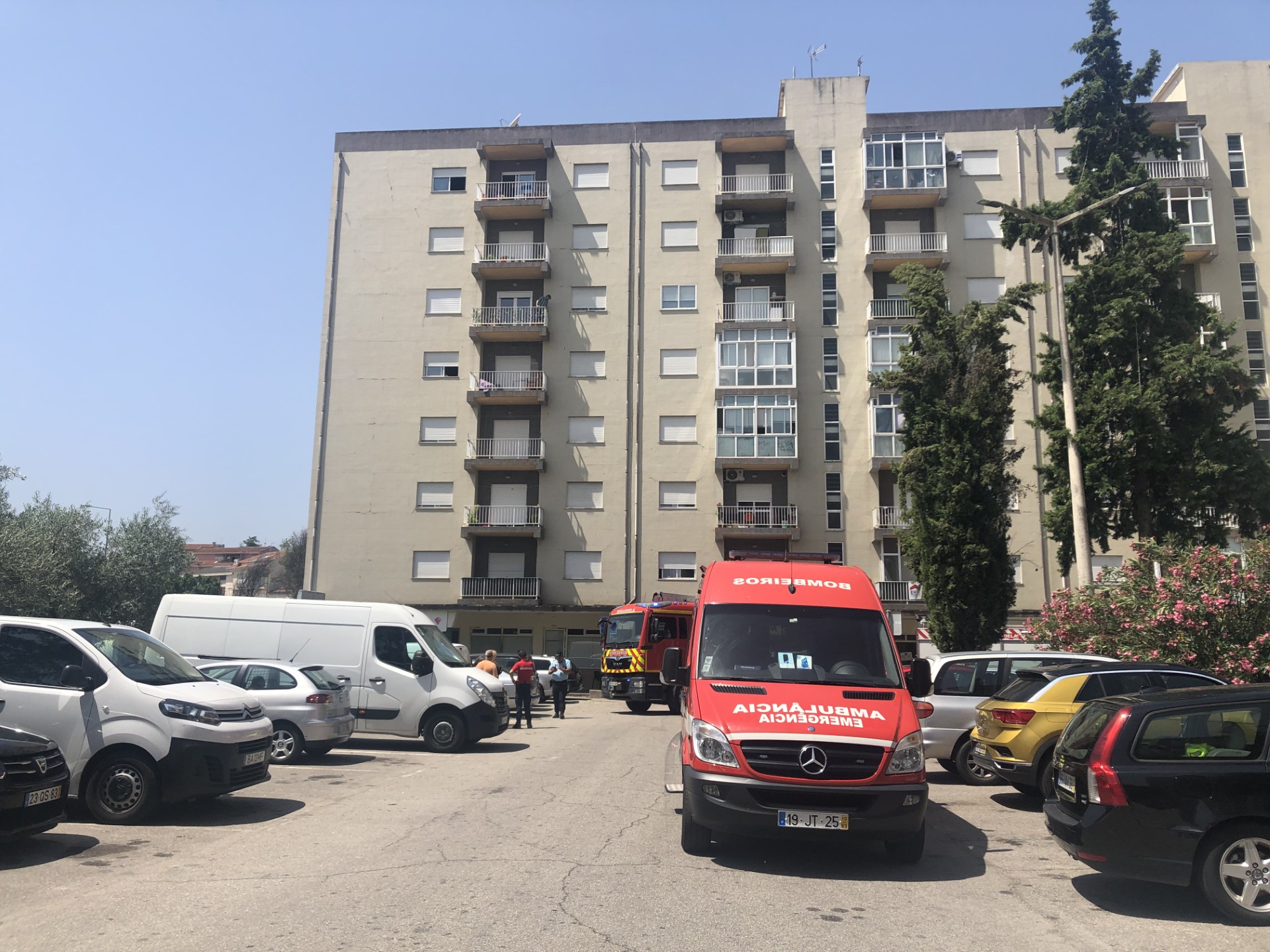 Incêndio em apartamento de Mirandela causa ferimentos a proprietário