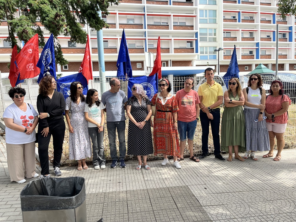 Os enfermeiros da Unidade Local de Saúde do Nordeste manifestaram esta manhã frente ao Hospital de Bragança