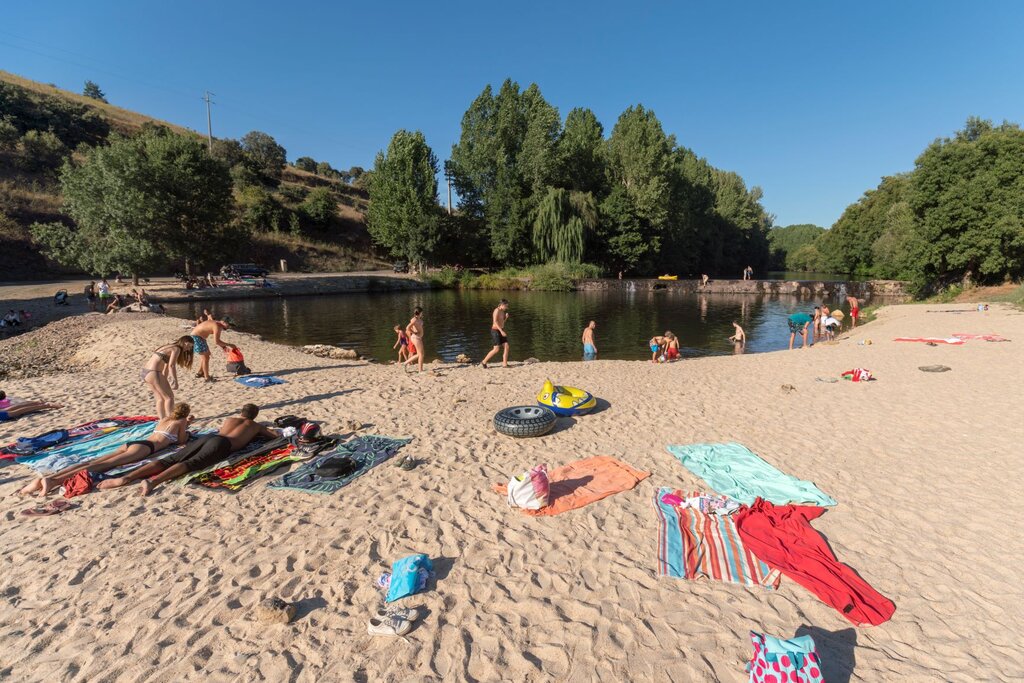 Amantes de carros clássicos celebram paixão comum na praia de Quintanilha a 13 de Julho
