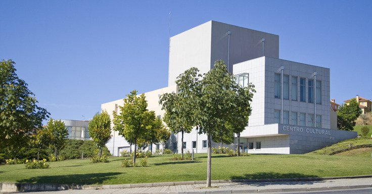 Funcionário da câmara de Macedo de Cavaleiros terá desviado 7500 euros da bilheteira do centro cultural