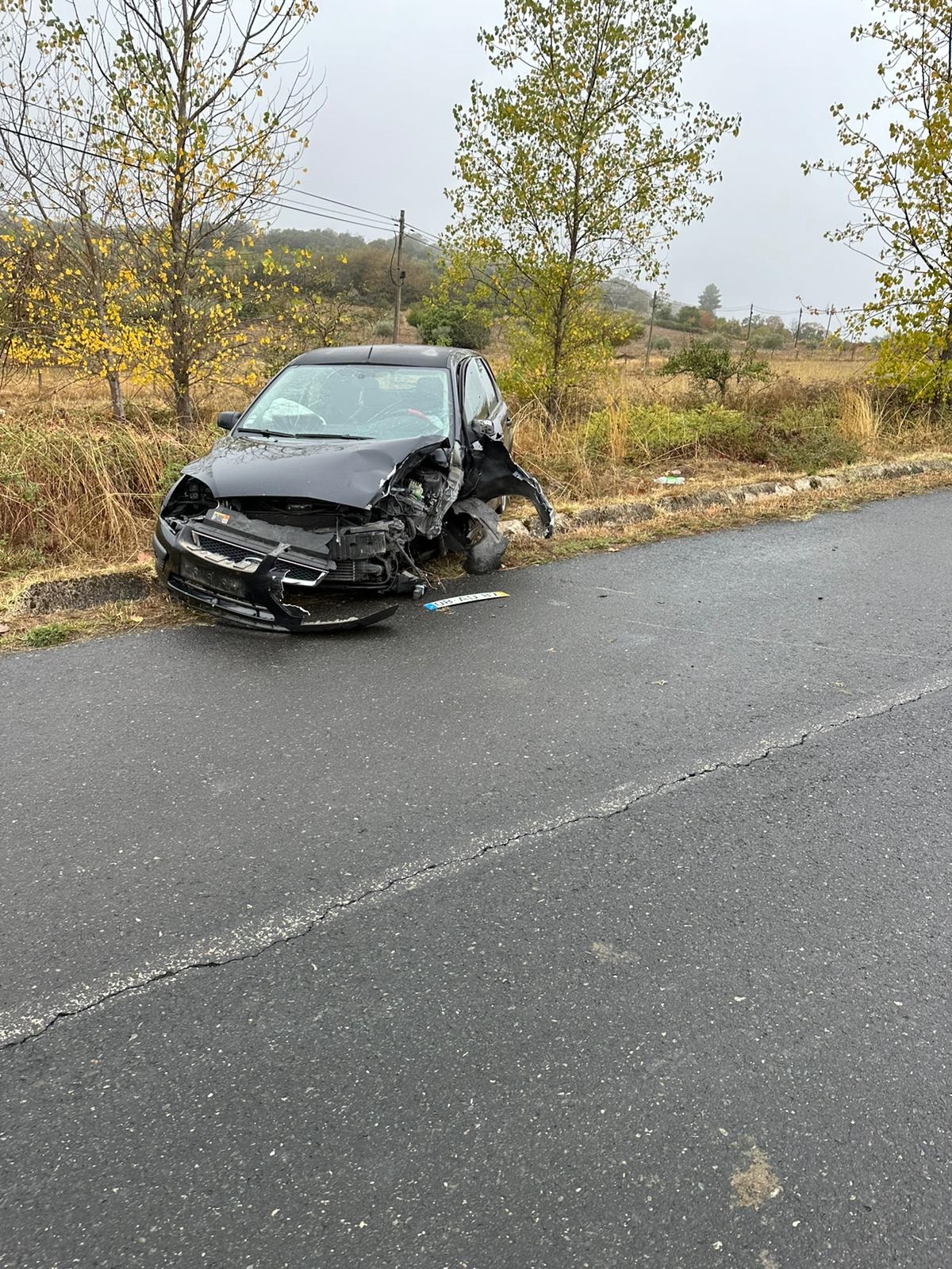 Choque frontal entre dois carros provoca três feridos no concelho de Vinhais