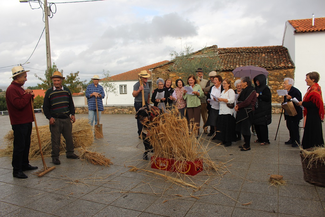 Habitantes de Paço de Rio Frio juntam-se a artistas para criar exposição