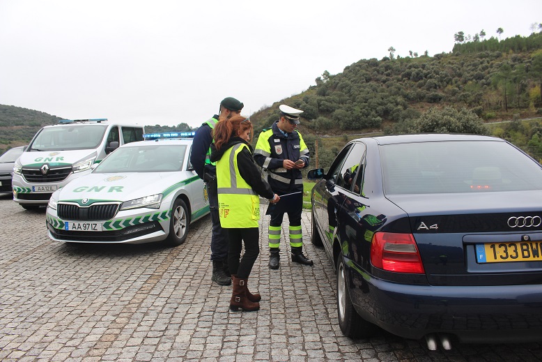 Condutores admitem usar telemóvel enquanto conduzem: GNR sensibiliza para os perigos