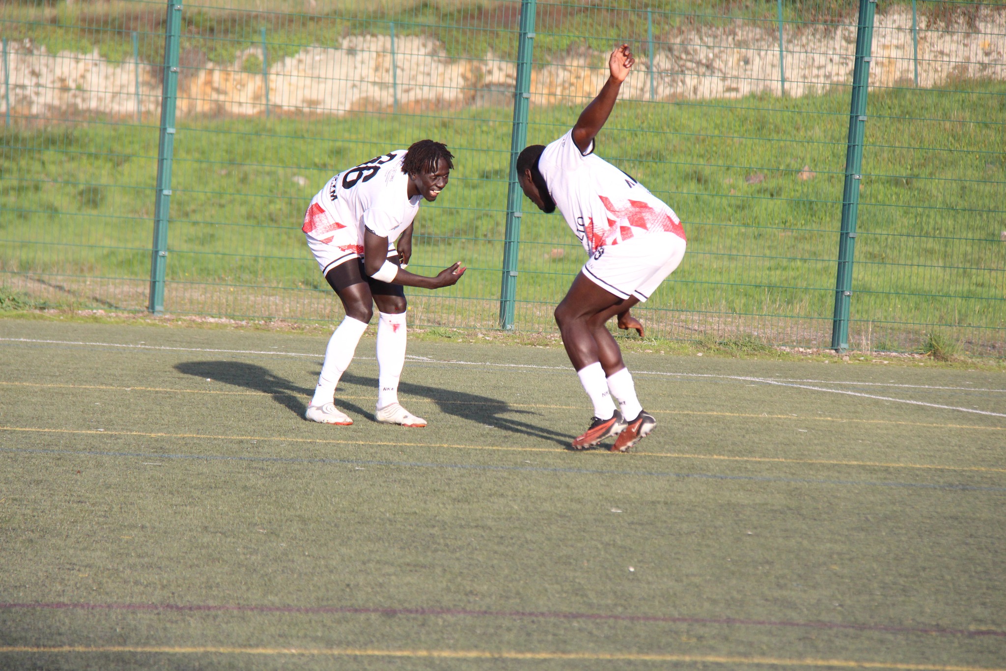 Futebol: Grupo Desportivo Mirandês 1968 triunfa na visita aos Estudantes Africanos e sobe ao segundo lugar