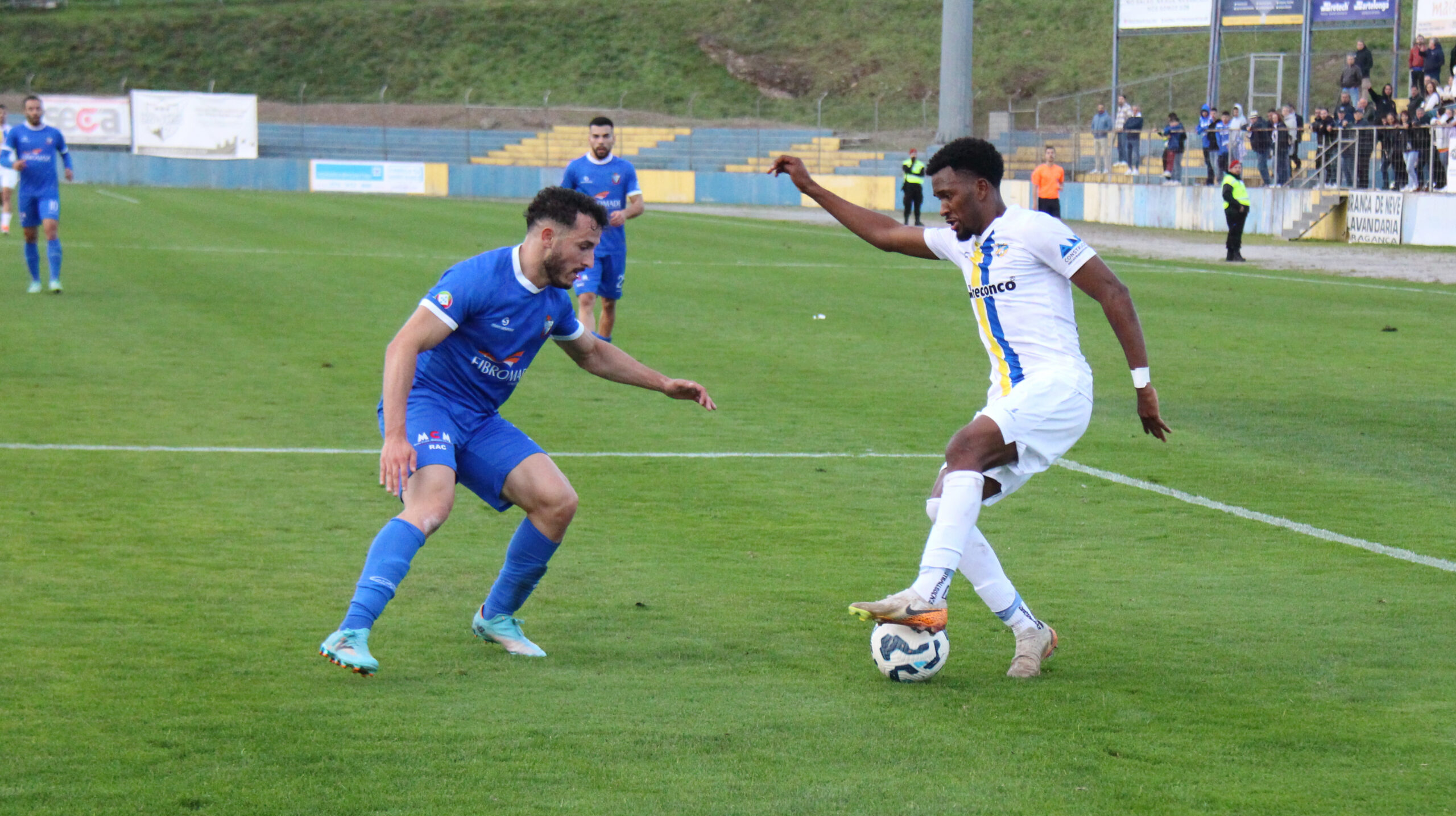 Futebol: Bragança vence Rebordosa e reforça liderança do Campeonato de Portugal