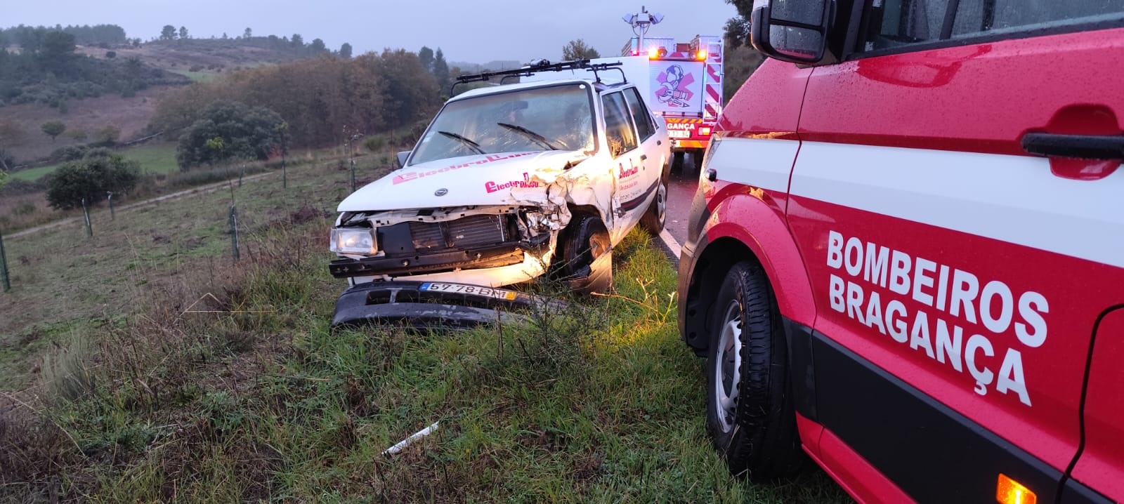 Colisão entre dois veículos provoca três feridos no concelho de Bragança