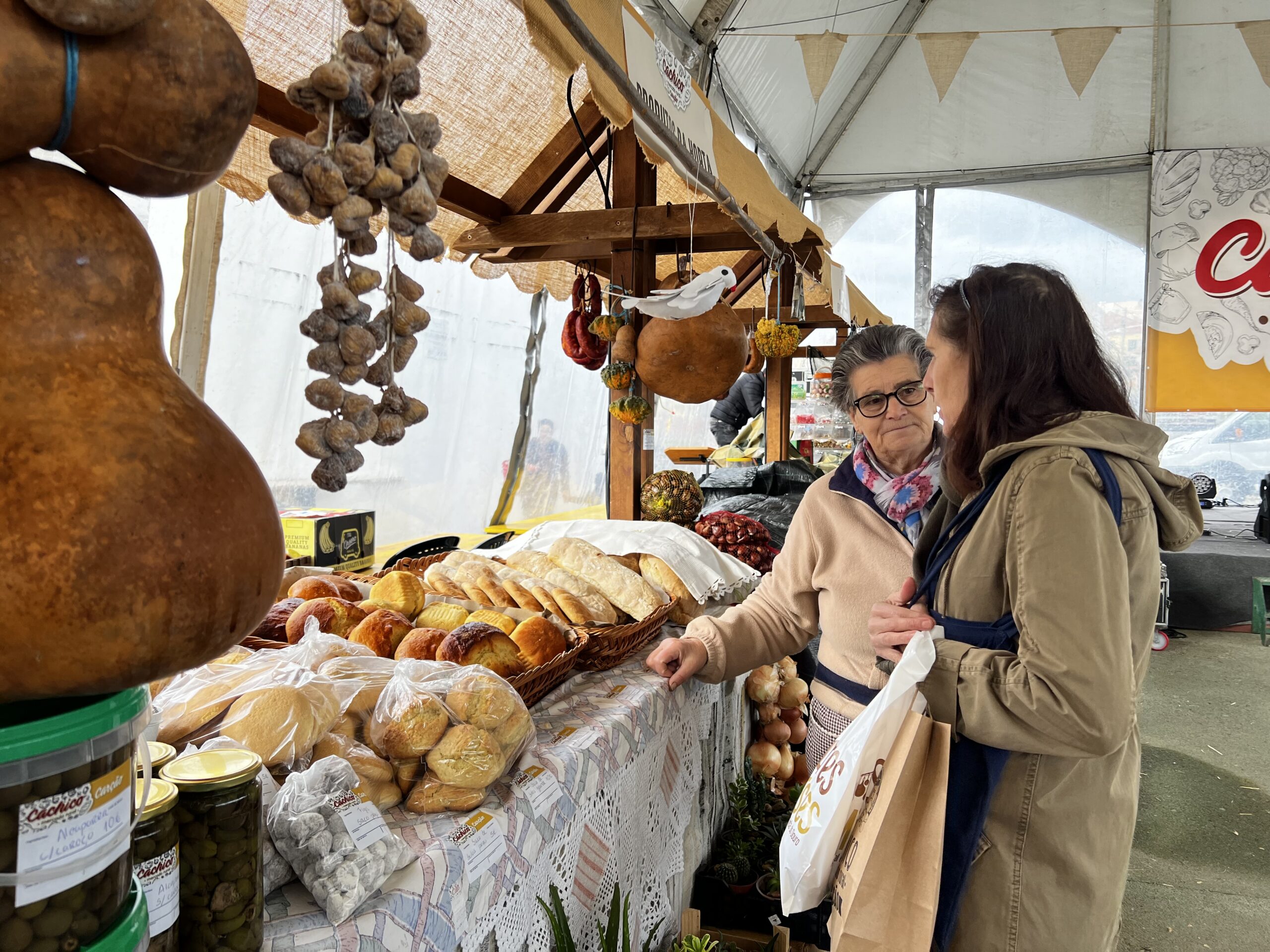 Cachico: mercado rural de Carção atrai produtores locais que querem vender o excesso de produção para consumo próprio