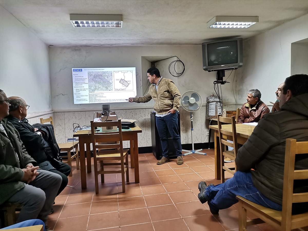 População contra prospecção mineira na Serra da Nogueira