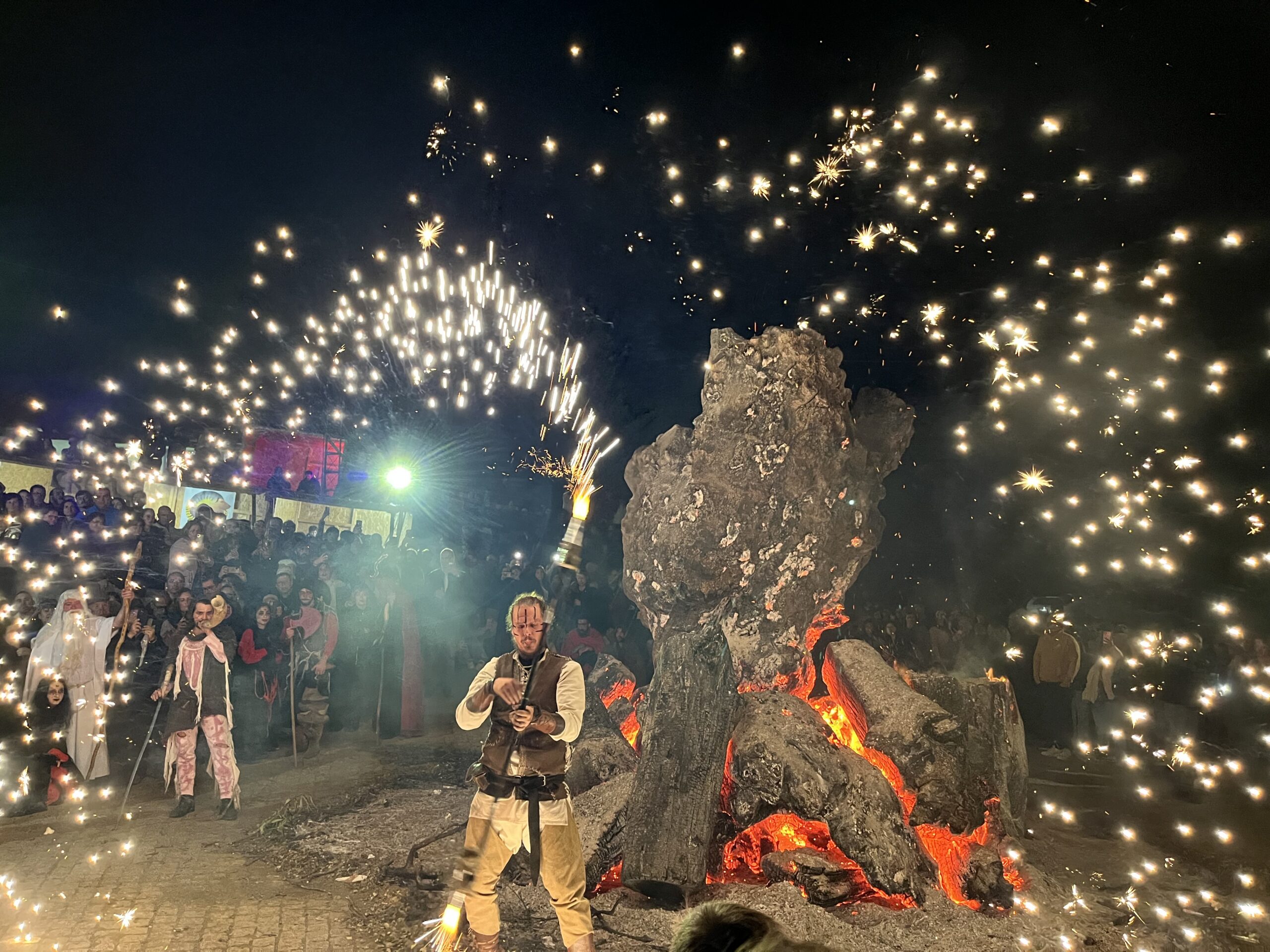 Milhares de pessoas foram até Cidões dar as boas vindas à estação escura